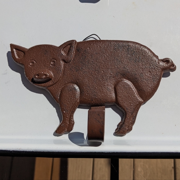 3 Animal Cast Iron Hooks - Cow - Rooster - Pig - Very Cute and Heavy Wall Hooks - Picture 4 of 14